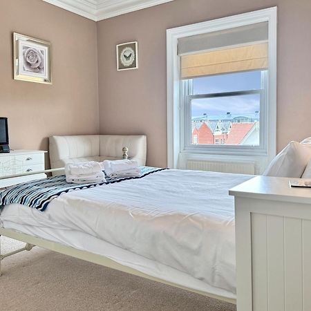 Apartment Victoria With Free Parking Scarborough Exterior photo
