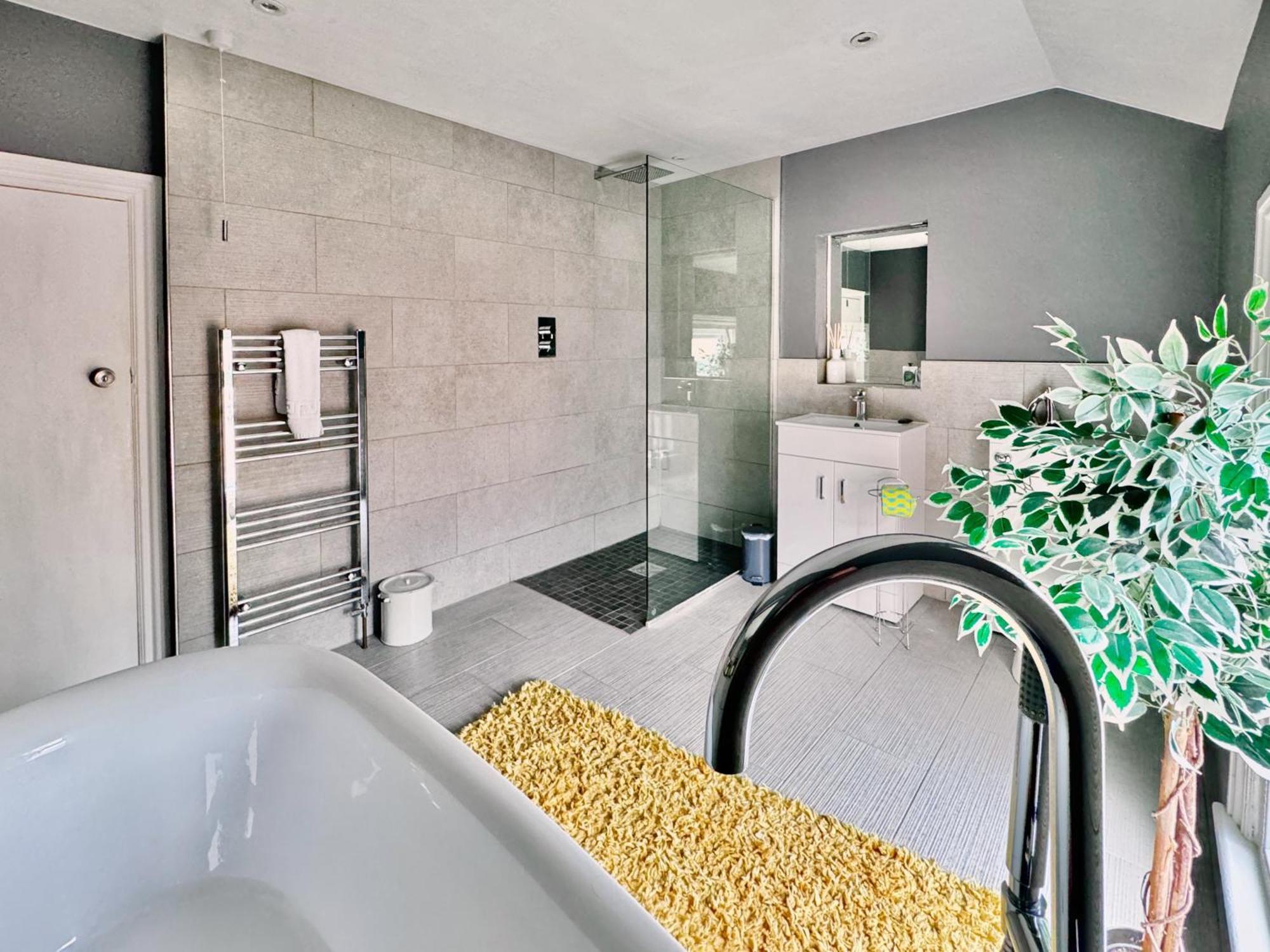 Apartment Victoria With Free Parking Scarborough Exterior photo