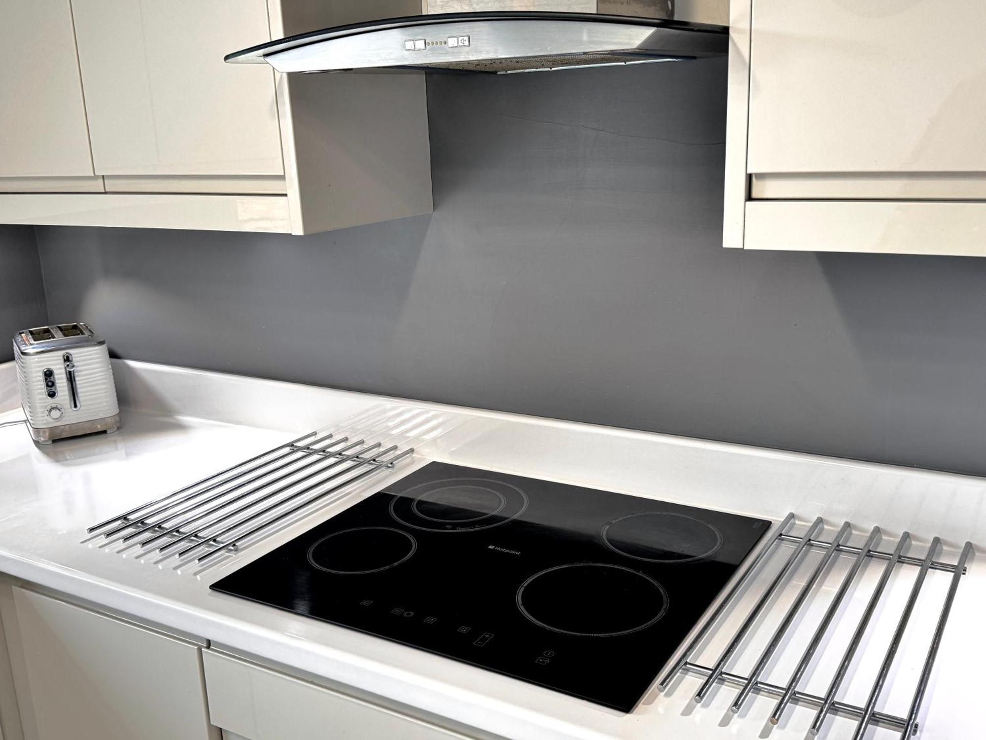 Apartment Victoria With Free Parking Scarborough Exterior photo