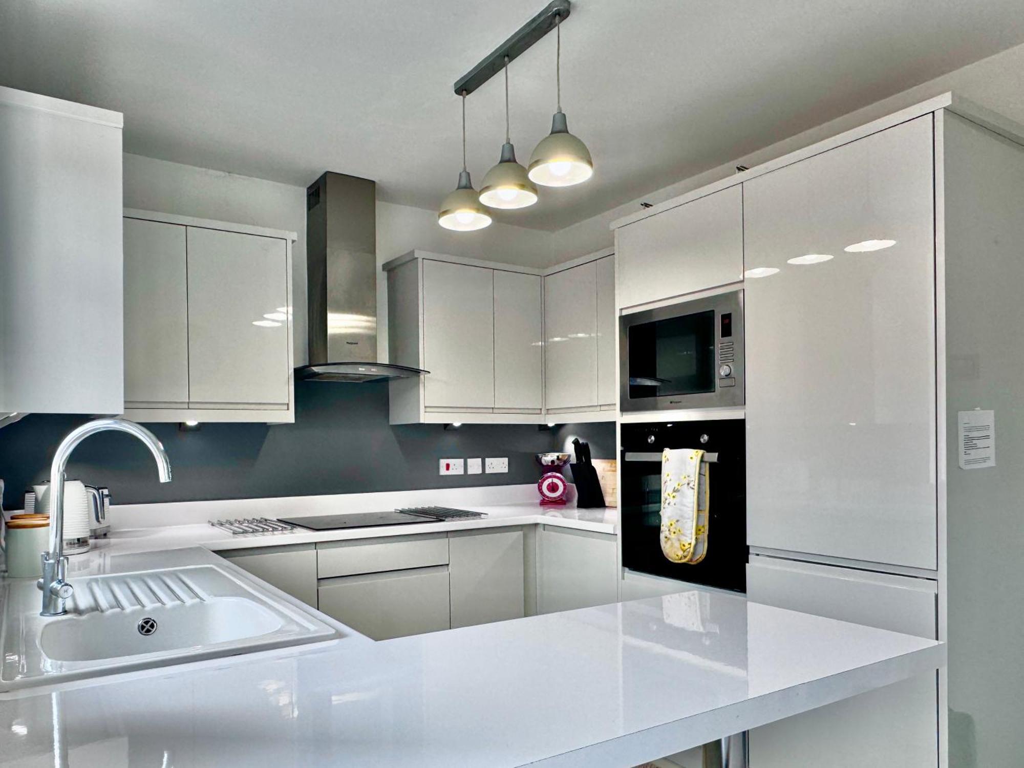 Apartment Victoria With Free Parking Scarborough Exterior photo