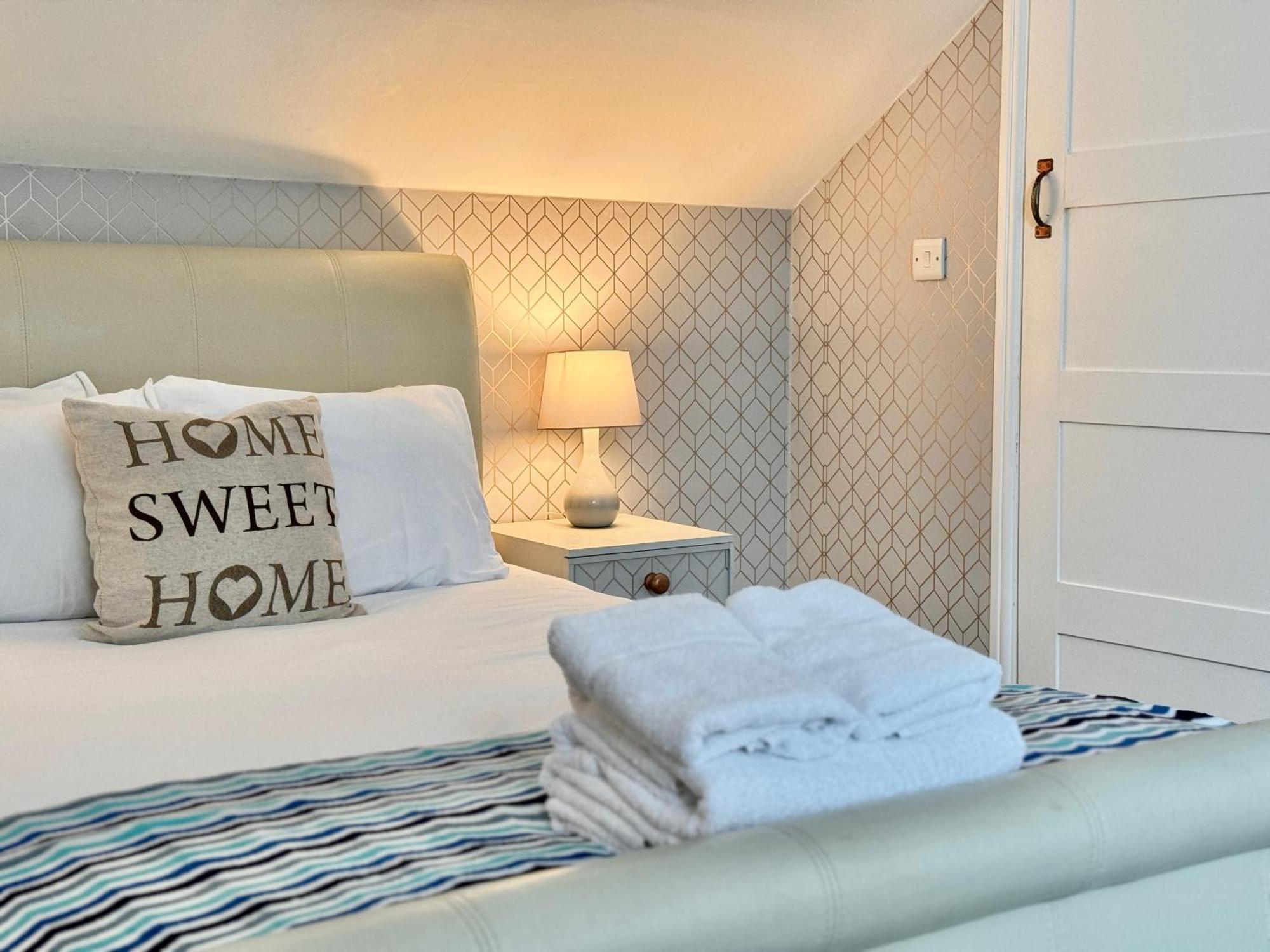 Apartment Victoria With Free Parking Scarborough Exterior photo